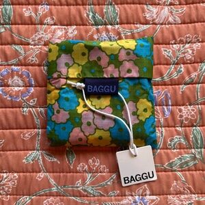 NWT Flowerbed Baggu Standard Reusable Bag!